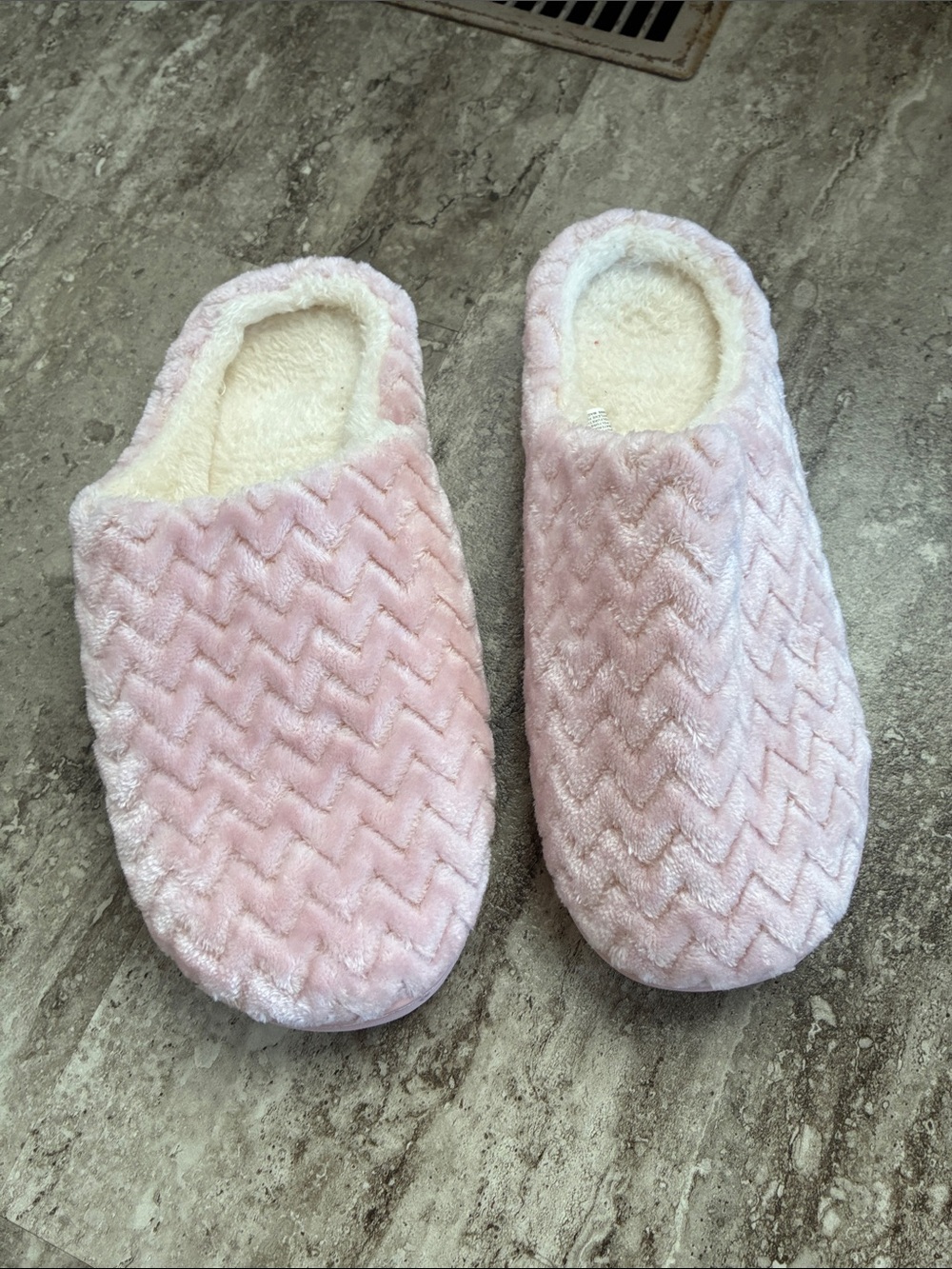 Pink fuzzy slippers, L 9/10, GUC